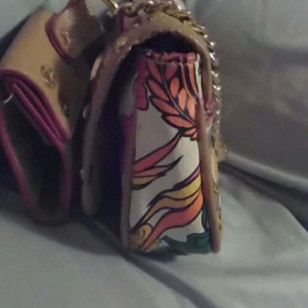 Handbag - Picture 3 of 5